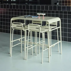 Garden high table with 4 steel bar stools