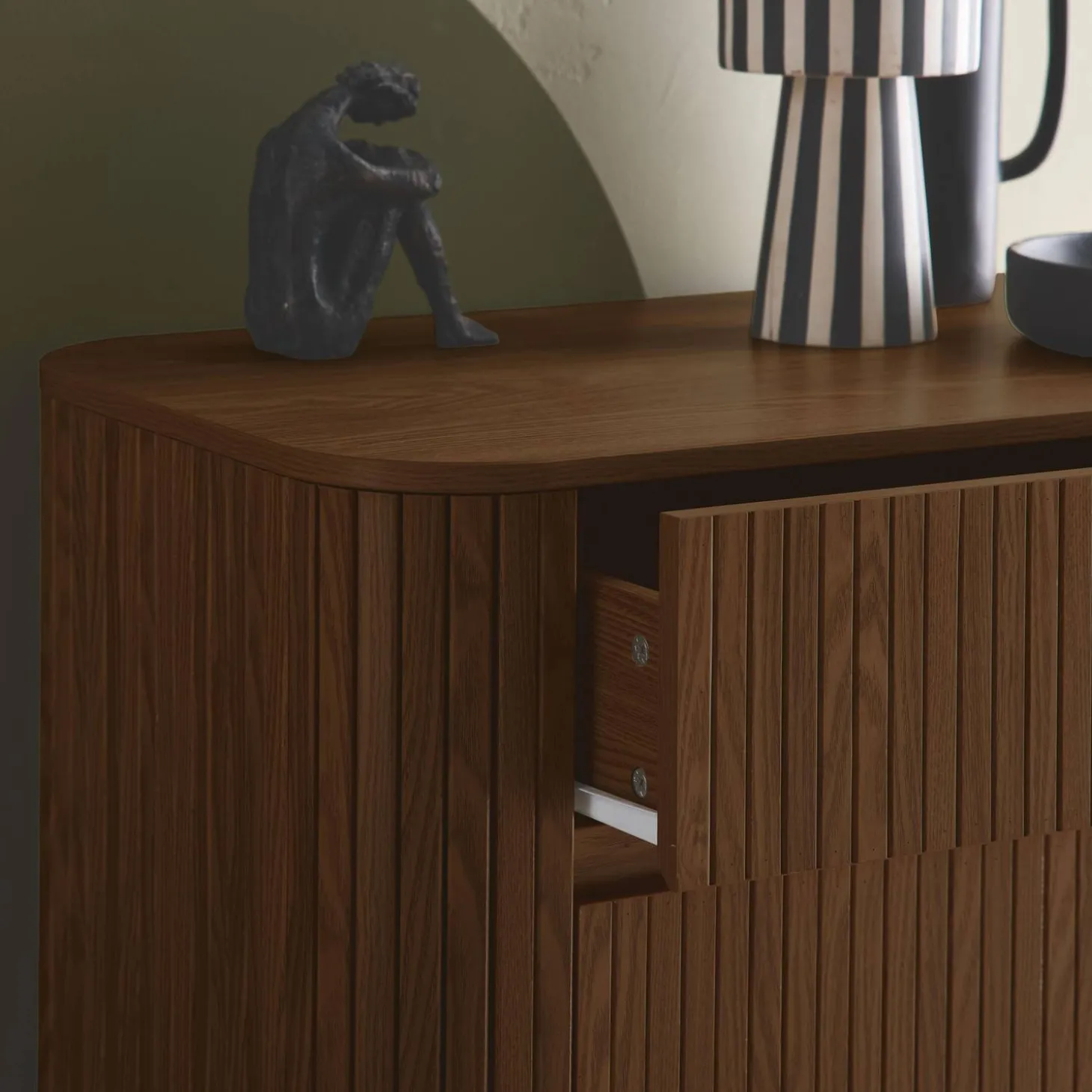 Grooved decor chest 4 drawers