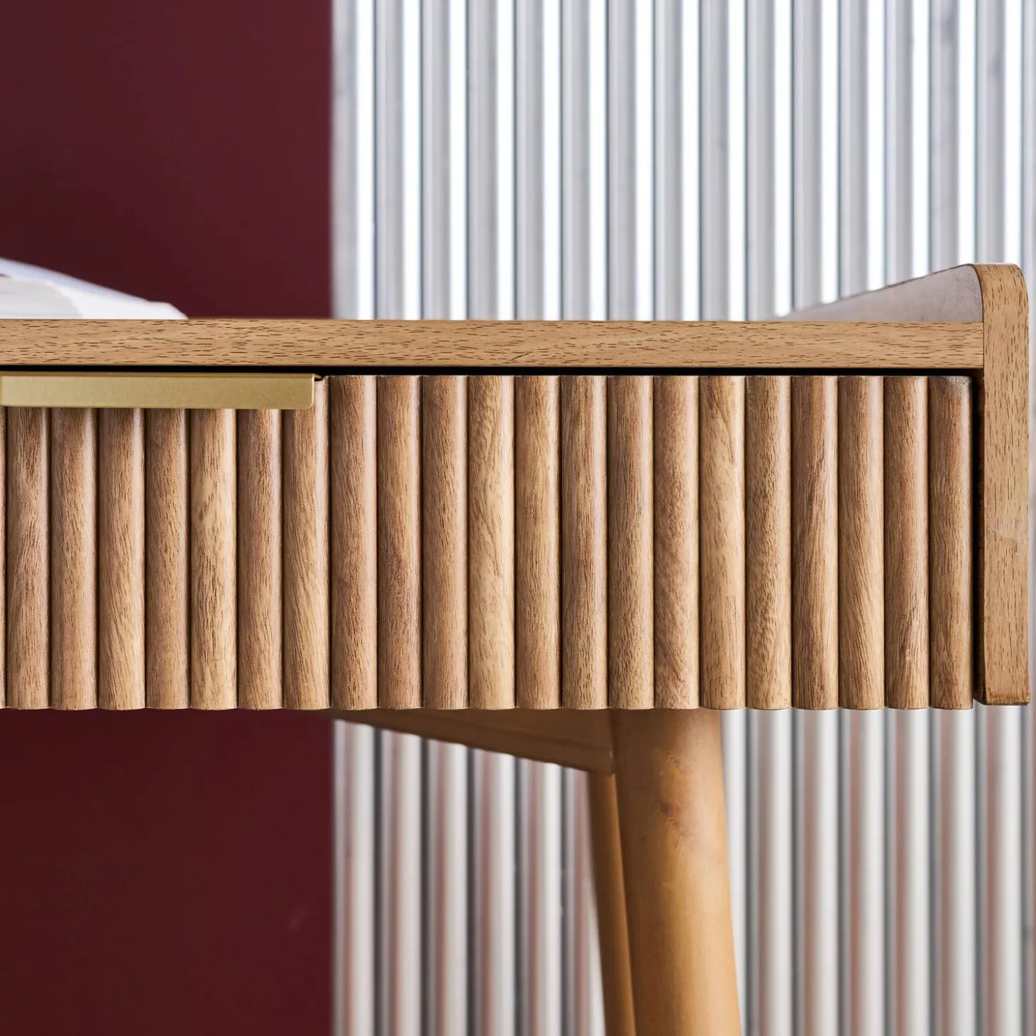 Grooved mango wood effect desk with 2 drawers