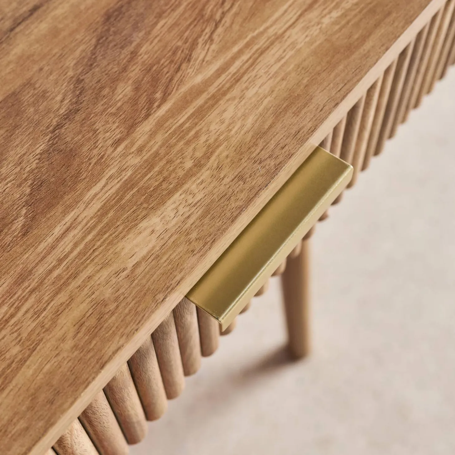 Grooved mango wood effect desk with 2 drawers