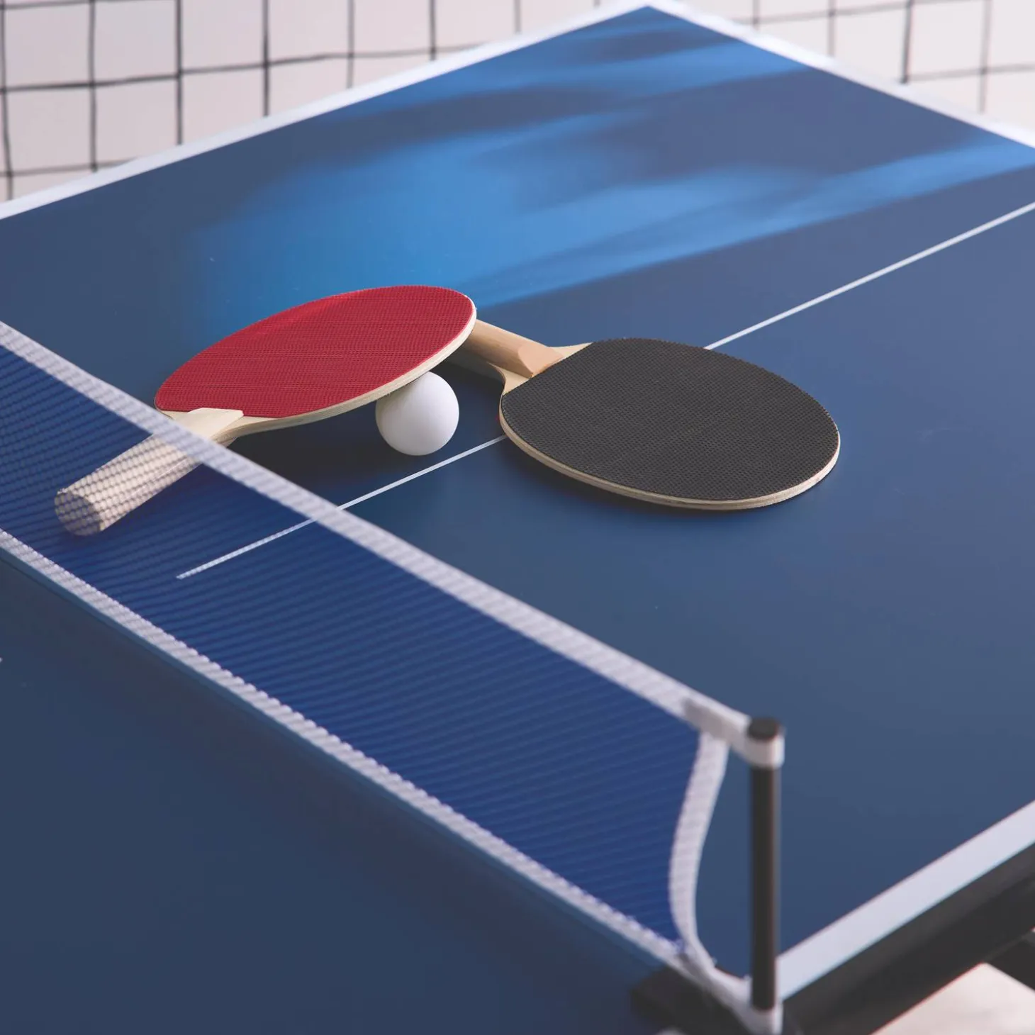 Indoor mini table tennis table with 2 bats and 3 balls