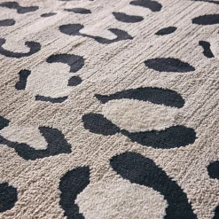 Indoor Rug with Beige Leopard Pattern