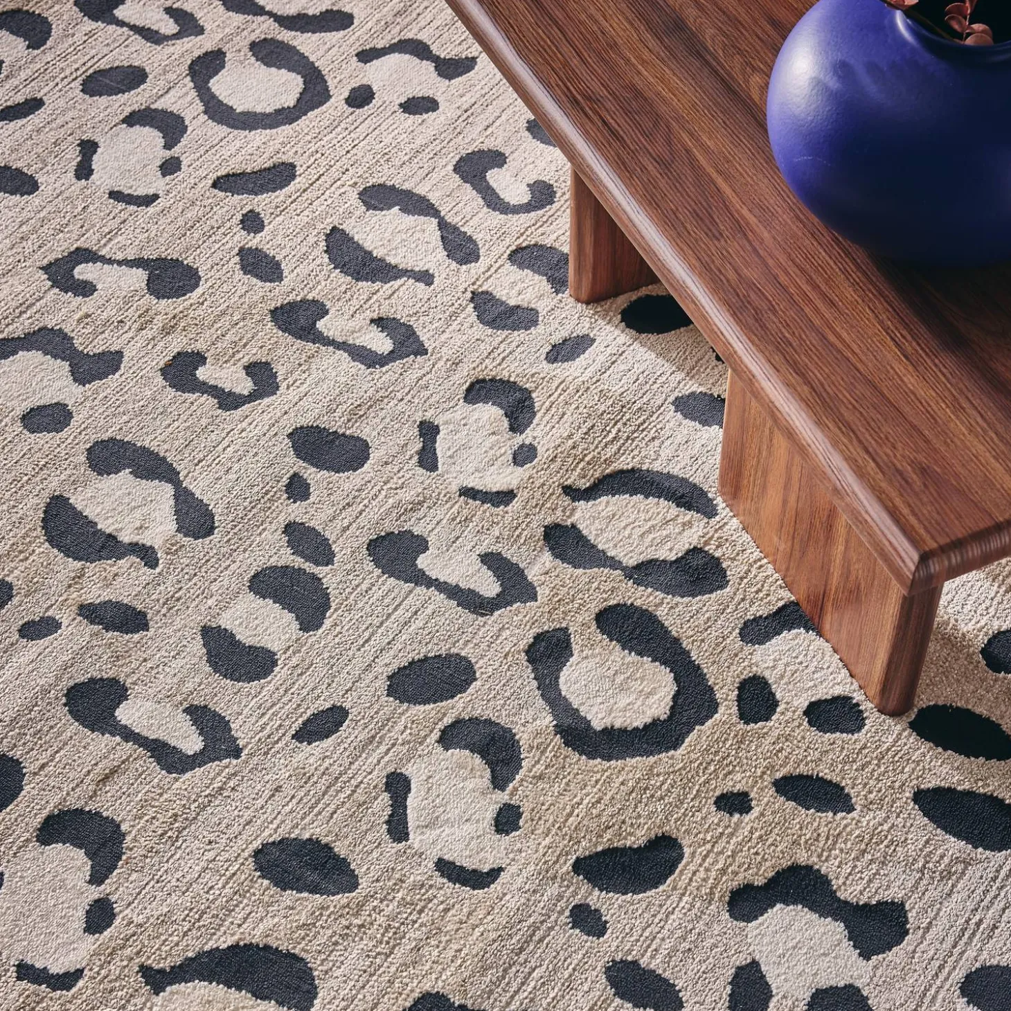 Indoor Rug with Beige Leopard Pattern