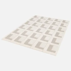 Indoor rug with geometric patterns in cream