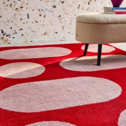 Indoor rug with modern pattern, red