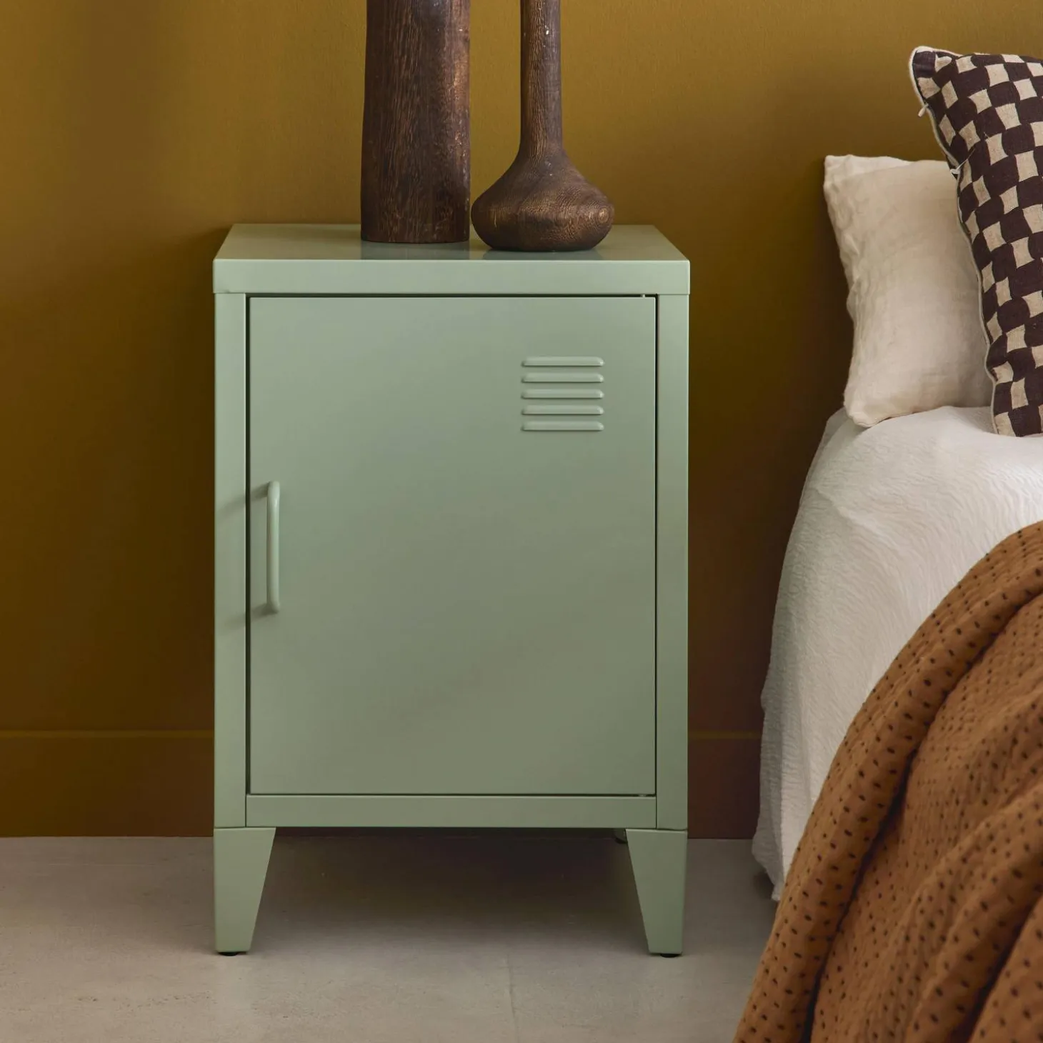 Industrial metal bedside table with 1 door