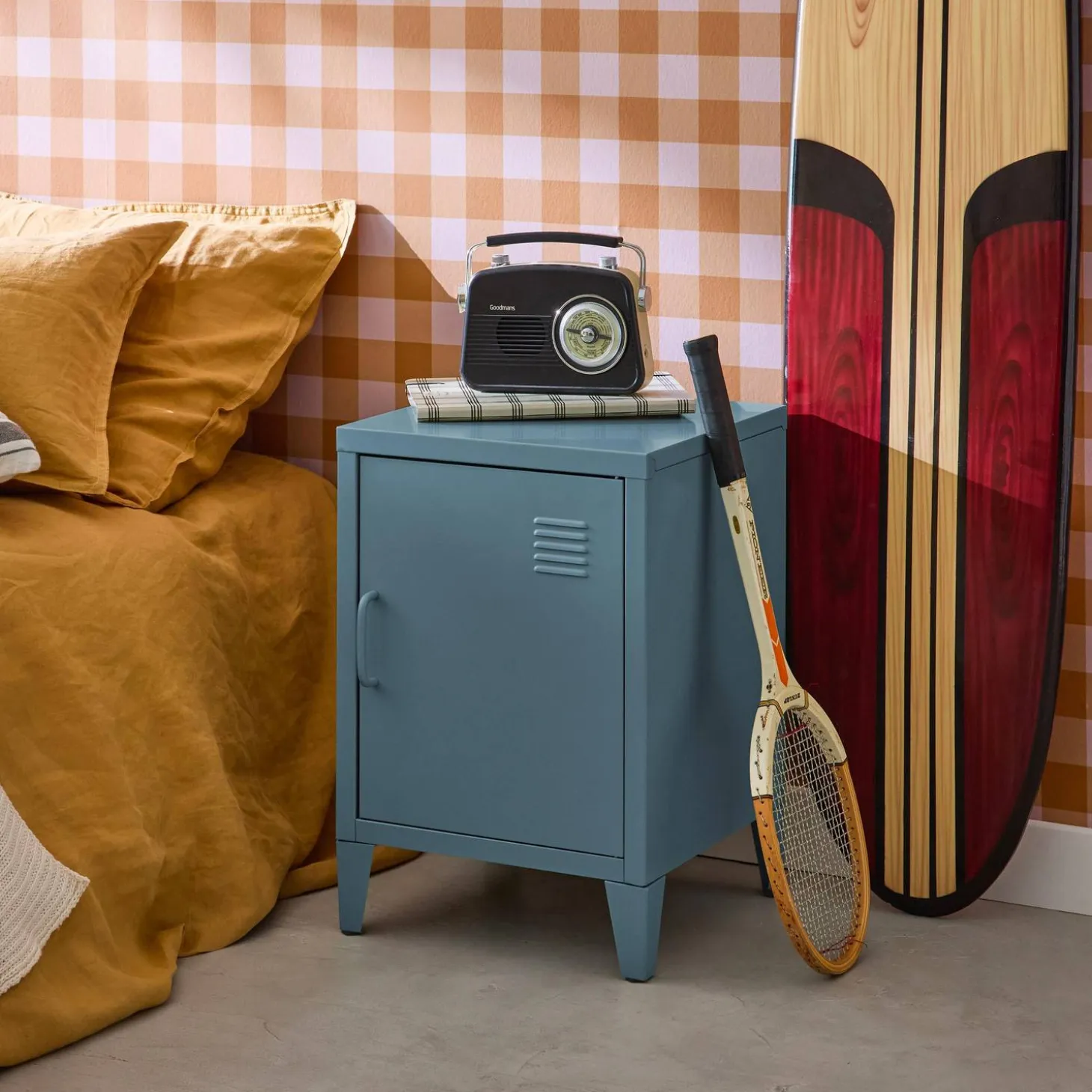 Industrial metal bedside table with 1 door