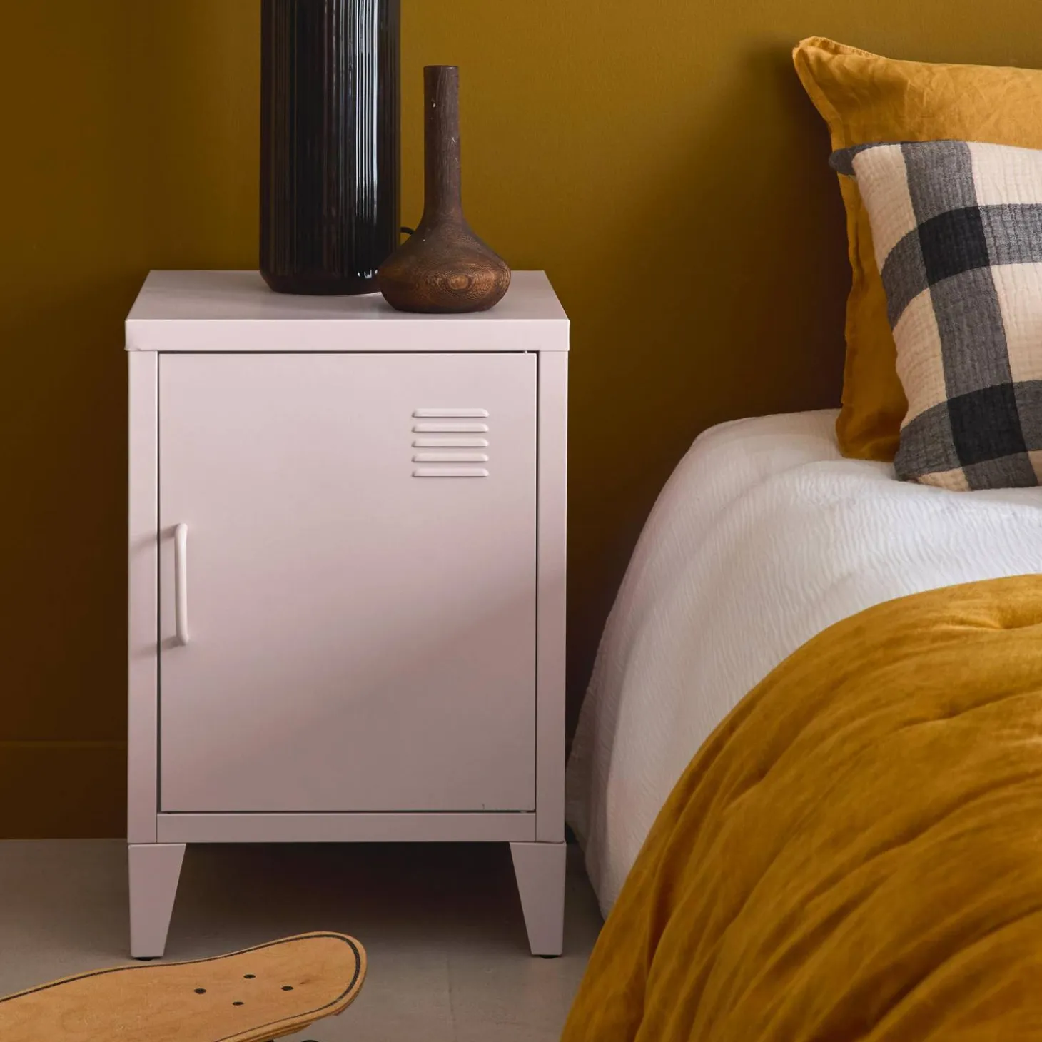Industrial metal bedside table with 1 door