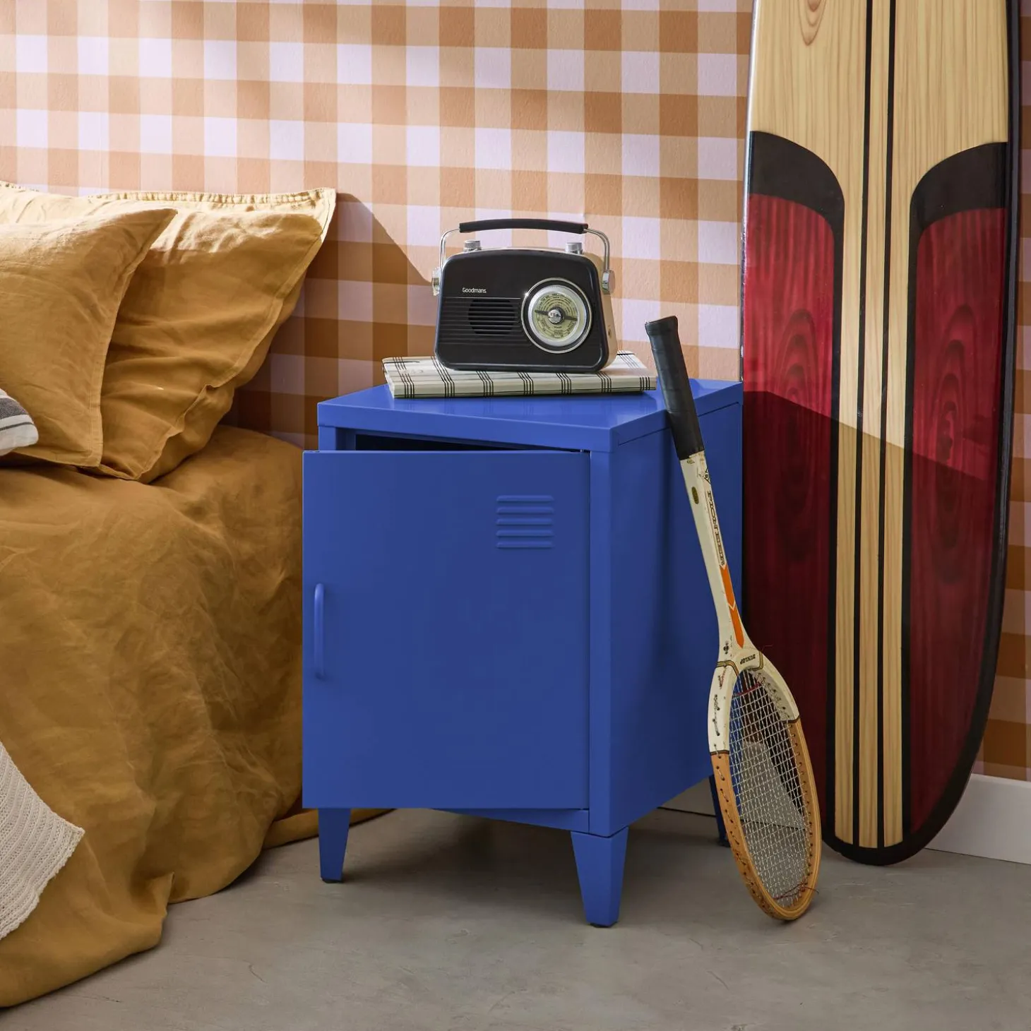 Industrial metal bedside table with 1 door