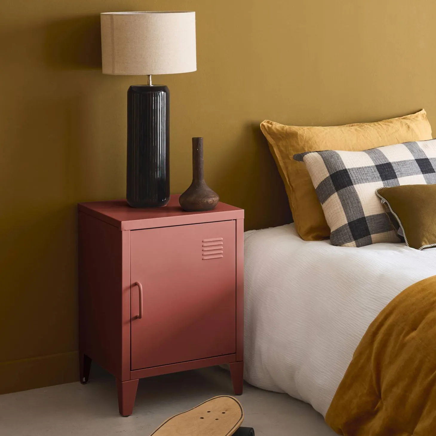 Industrial metal bedside table with 1 door