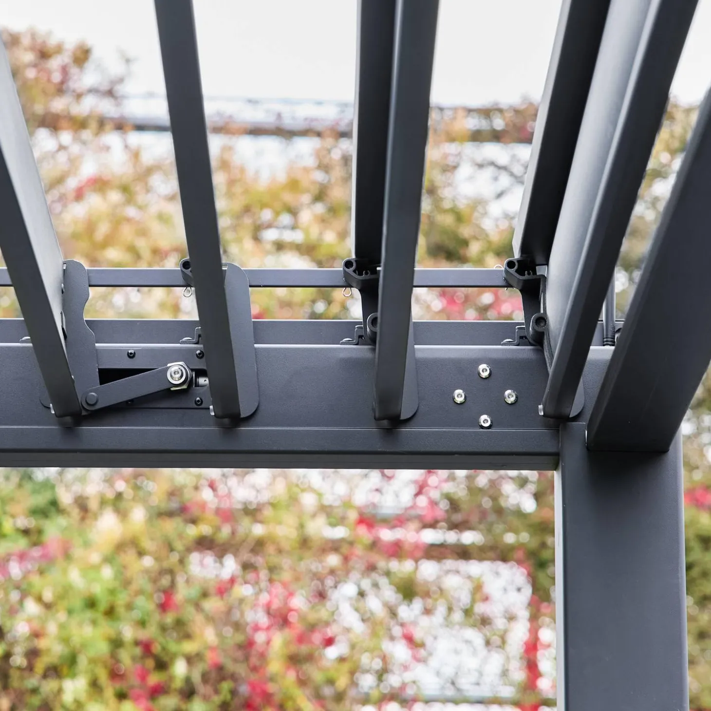 Louvered pergola aluminium 4 x 3m and a 4m blind