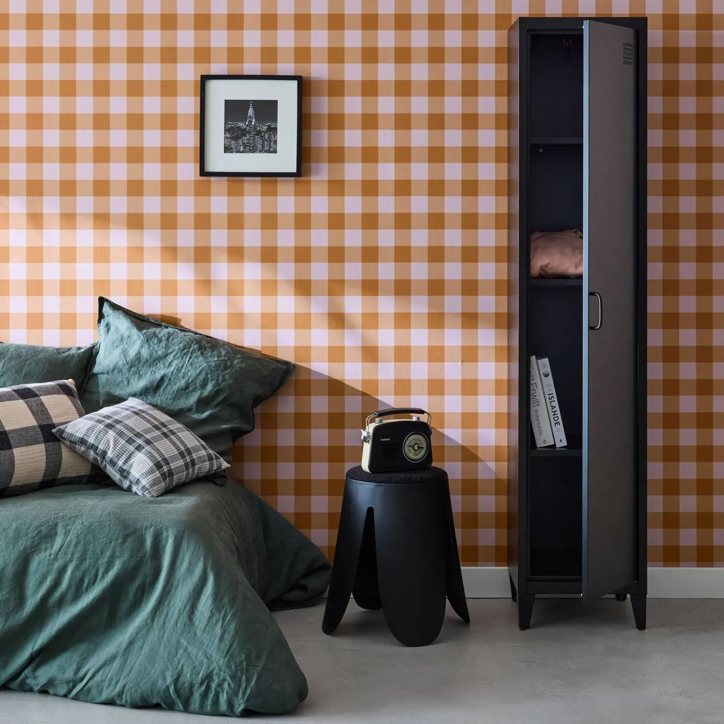 Metal cabinet/locker with 4 storage compartments, industrial-style