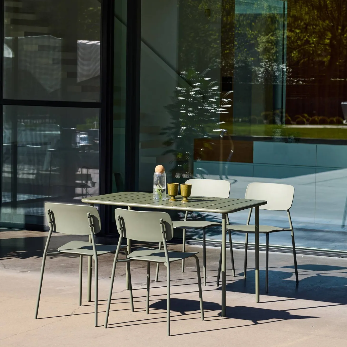 Metal garden table + 4 chairs
