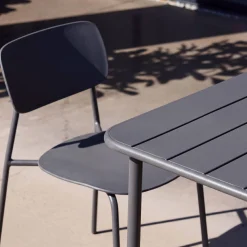 Metal garden table + 2 chairs