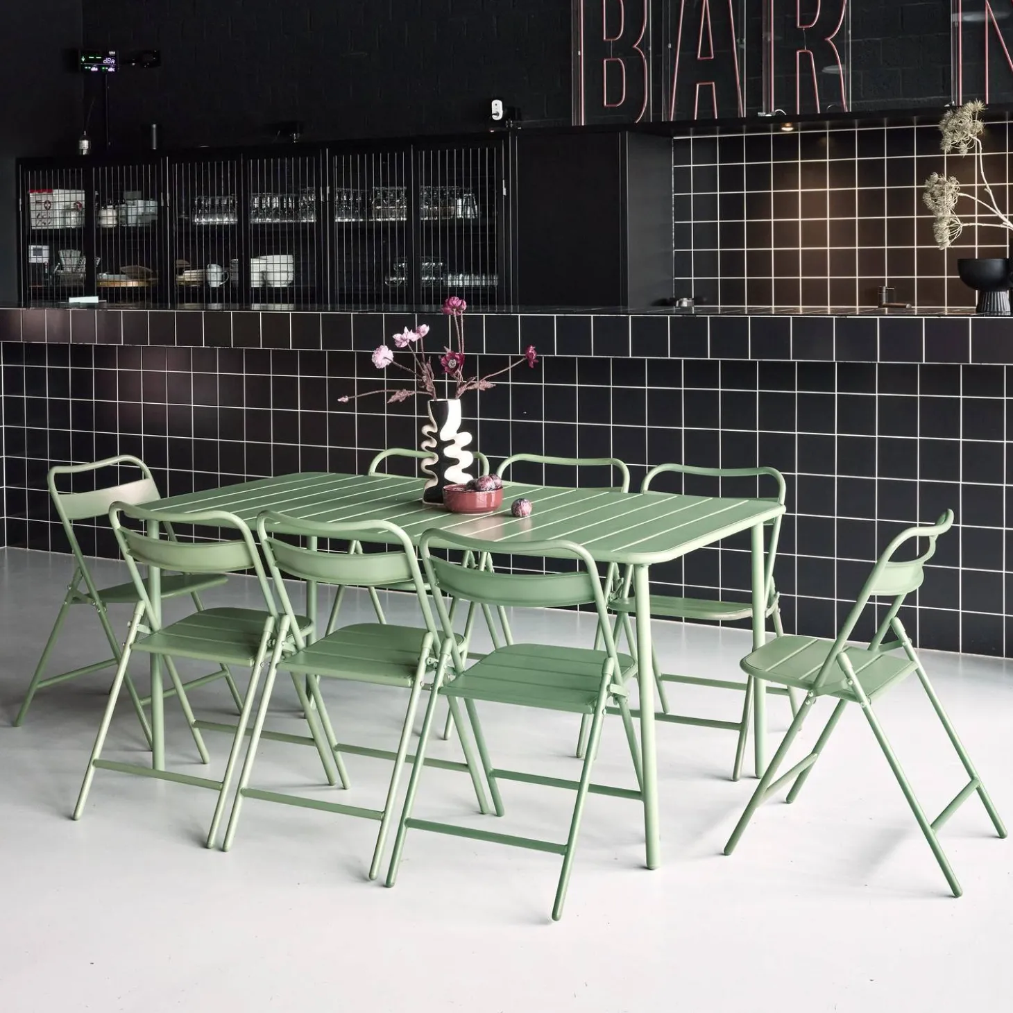 Metal garden table + 8 chairs