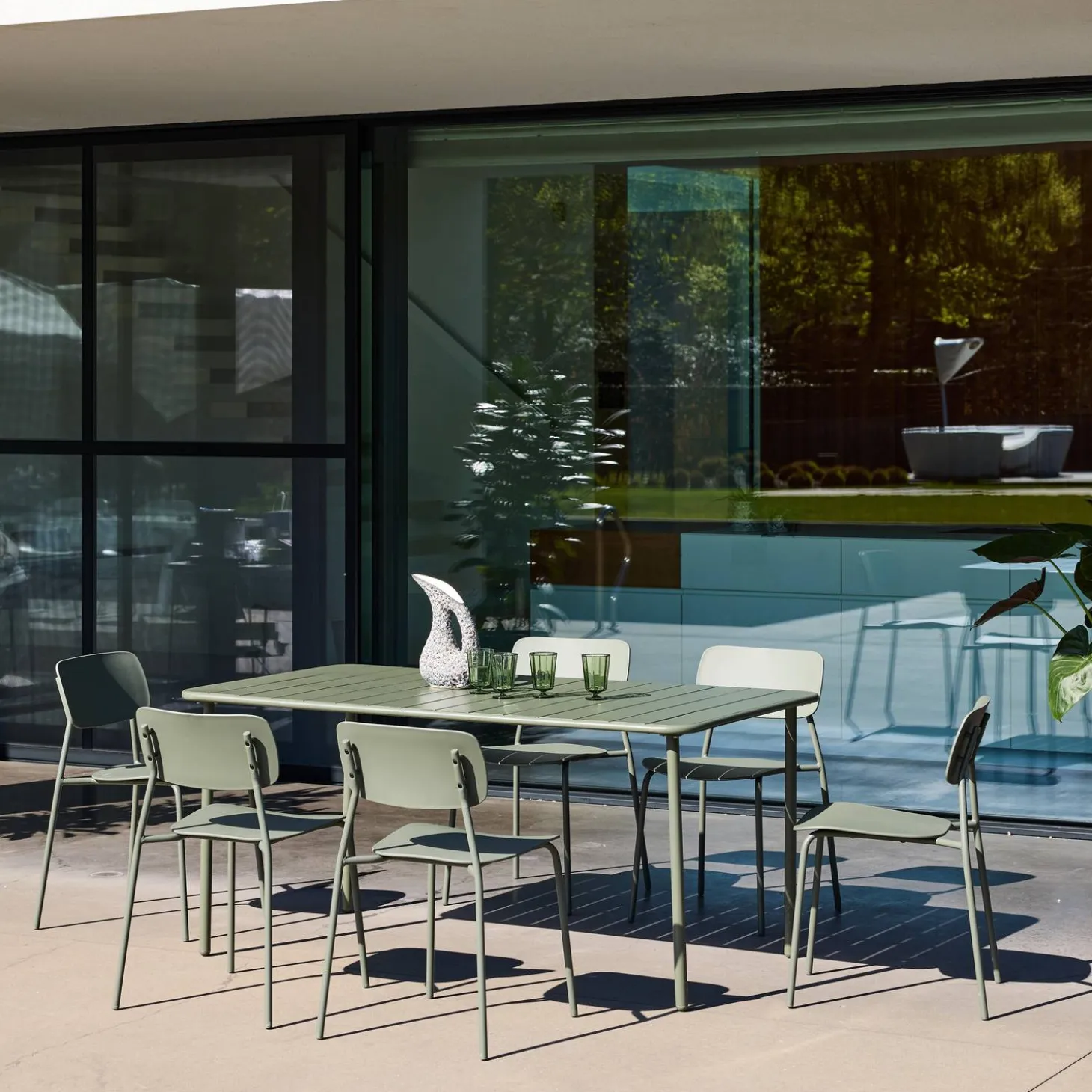 Metal garden table + 6 chairs