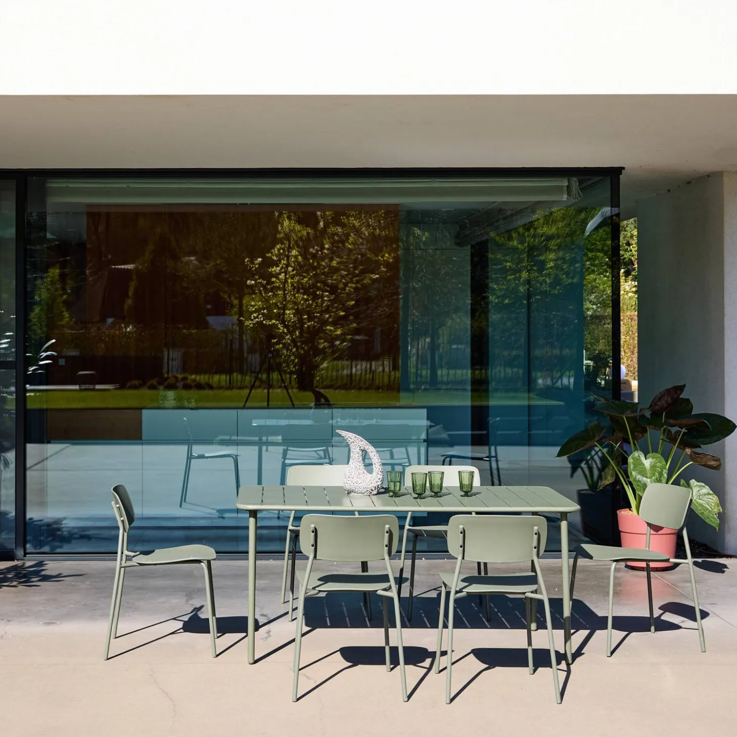 Metal garden table + 6 chairs