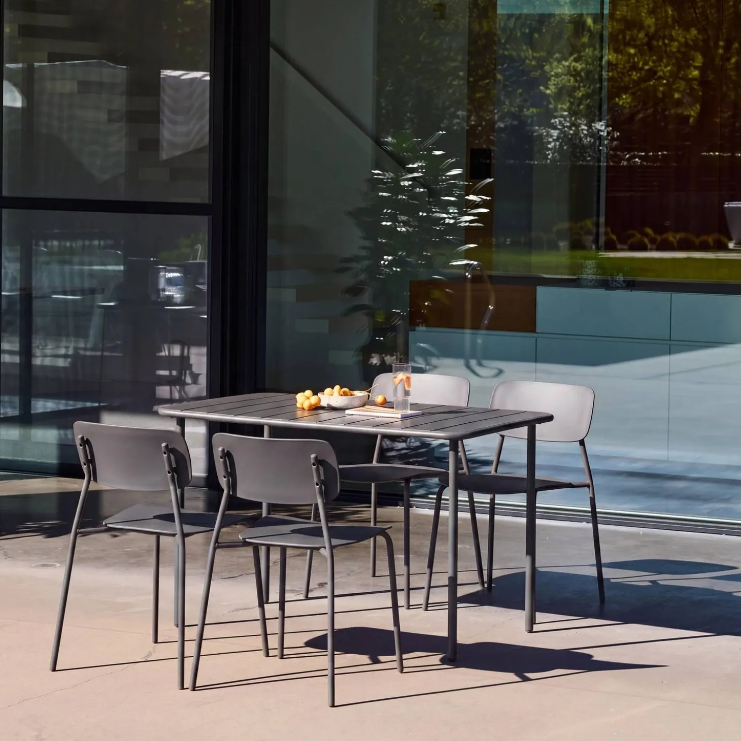 Metal garden table + 4 chairs