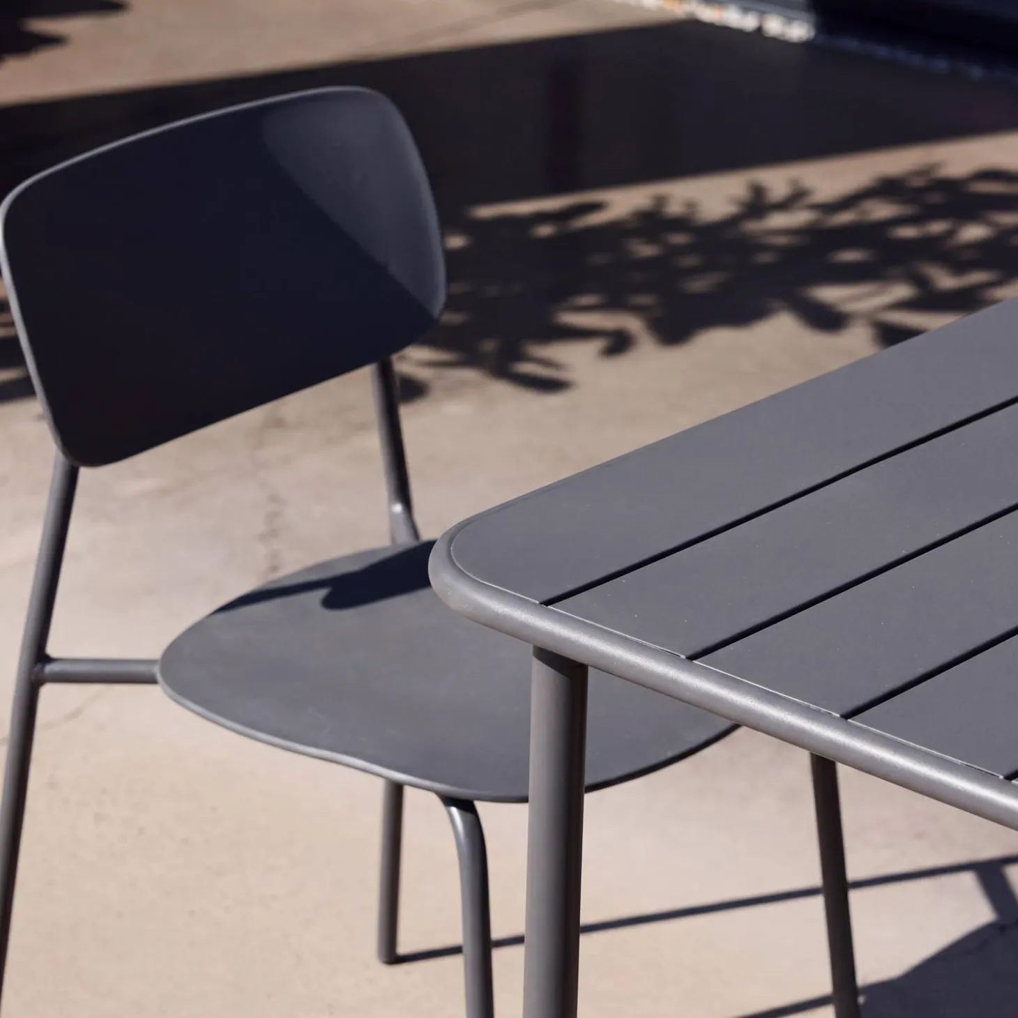 Metal garden table + 4 chairs