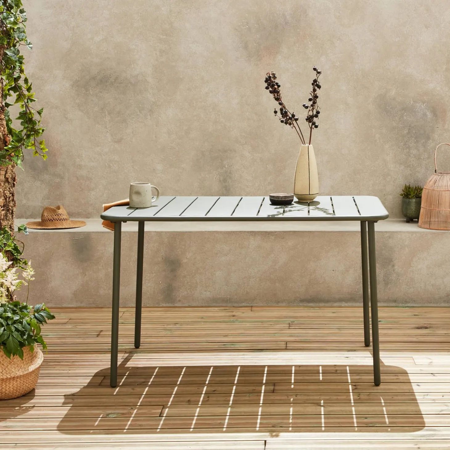 Metal garden table for 4 people