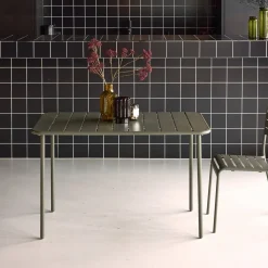 Metal garden table for 4 people