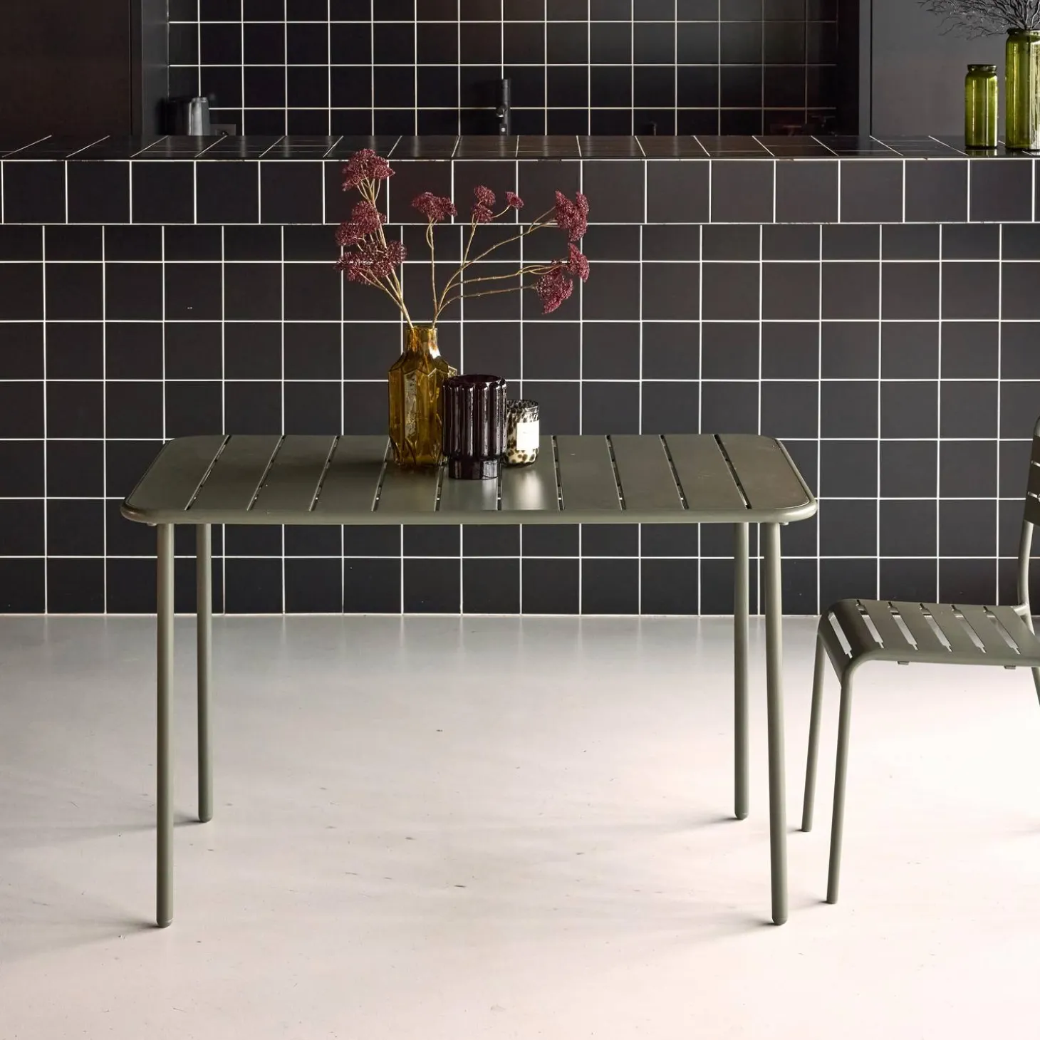 Metal garden table for 4 people