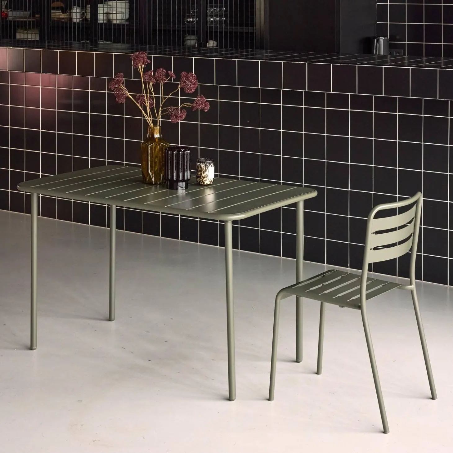 Metal garden table for 4 people