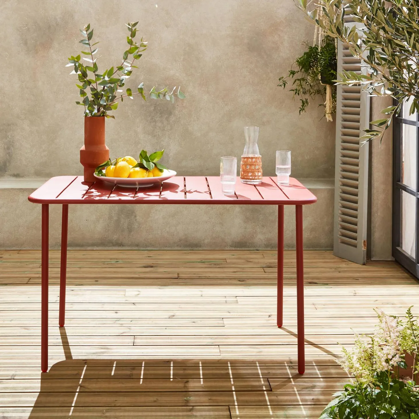 Metal garden table for 4 people