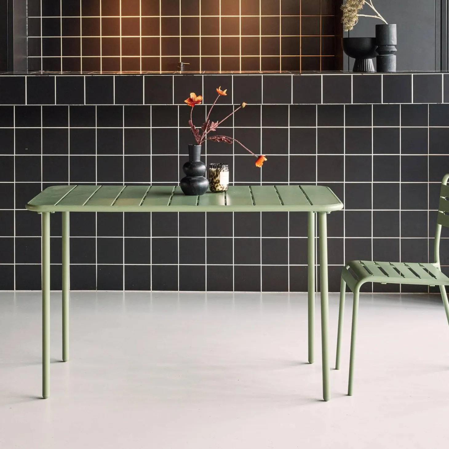 Metal garden table for 4 people