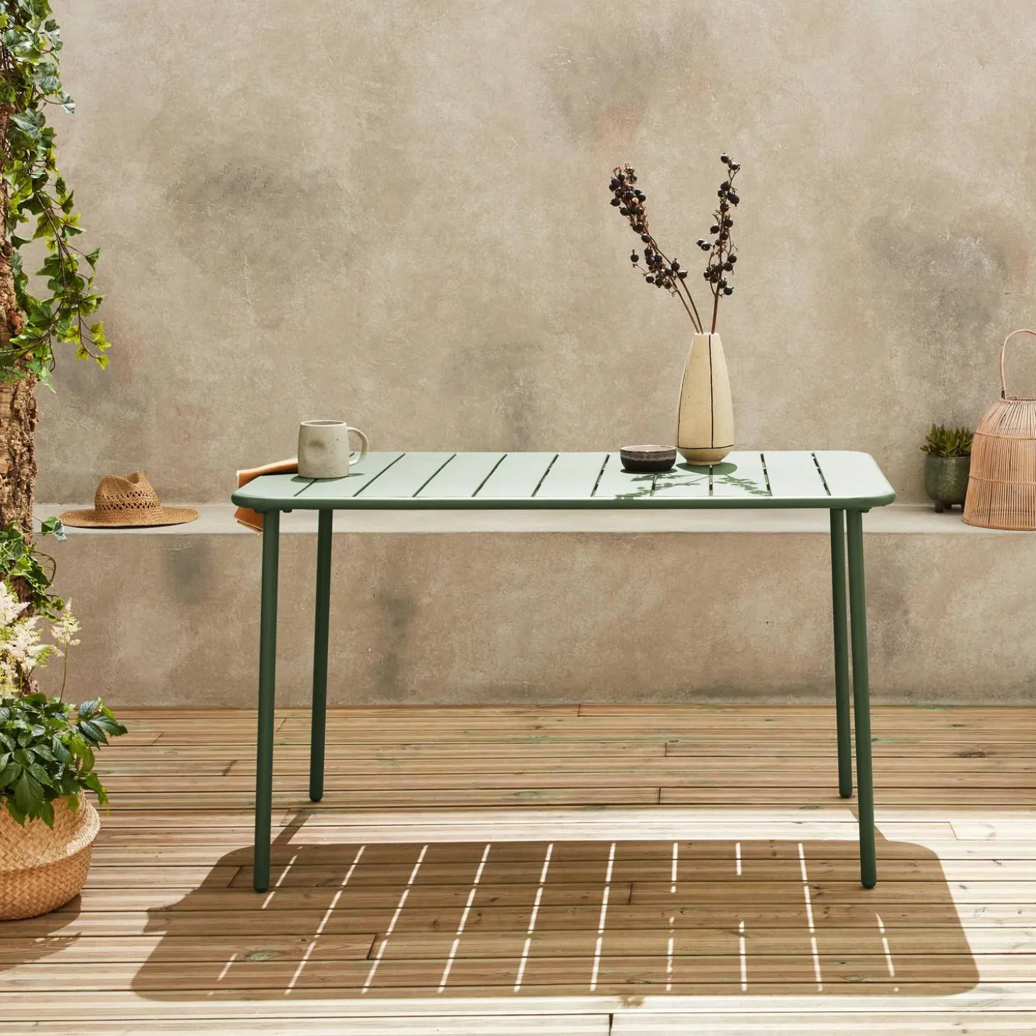 Metal garden table for 4 people