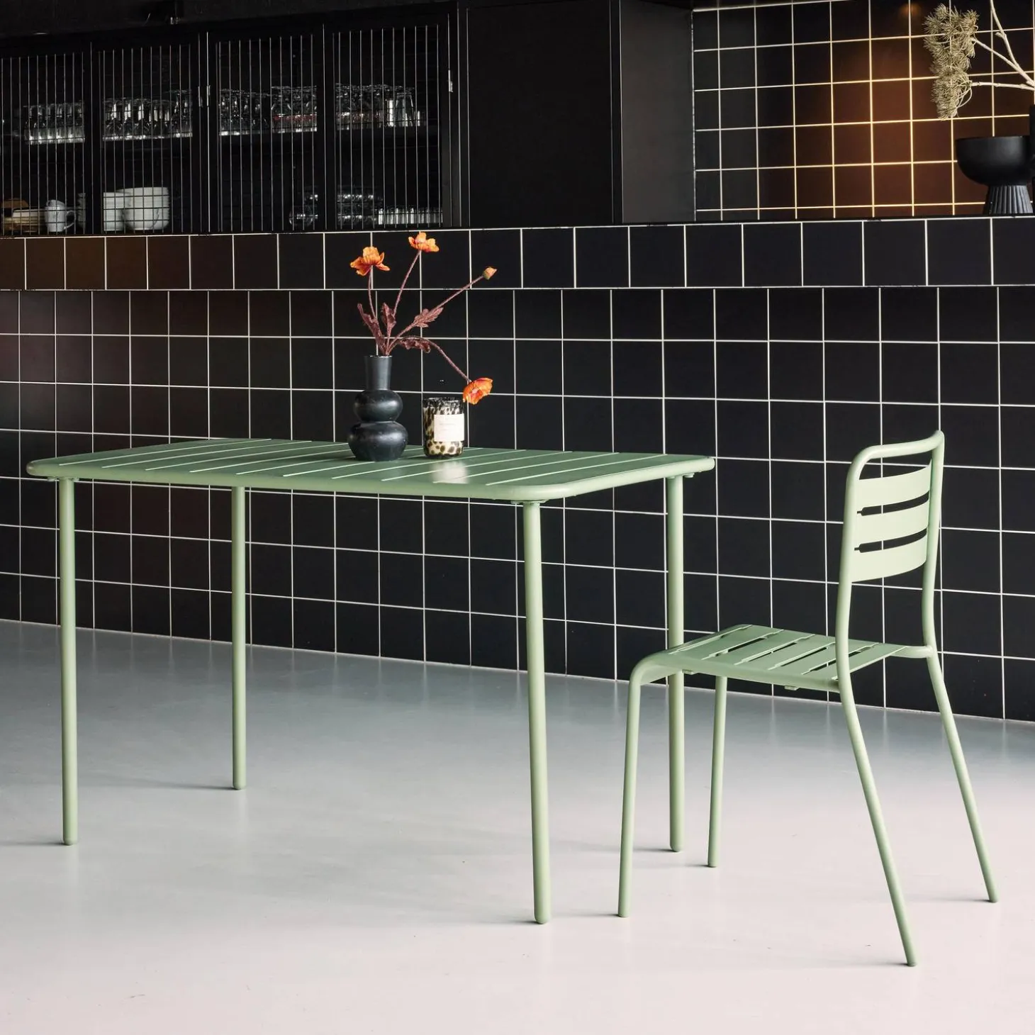Metal garden table for 4 people