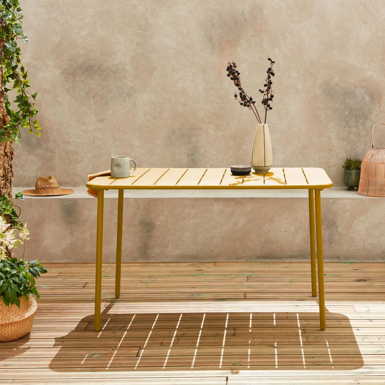 Metal garden table for 4 people