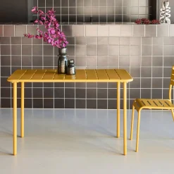Metal garden table for 4 people