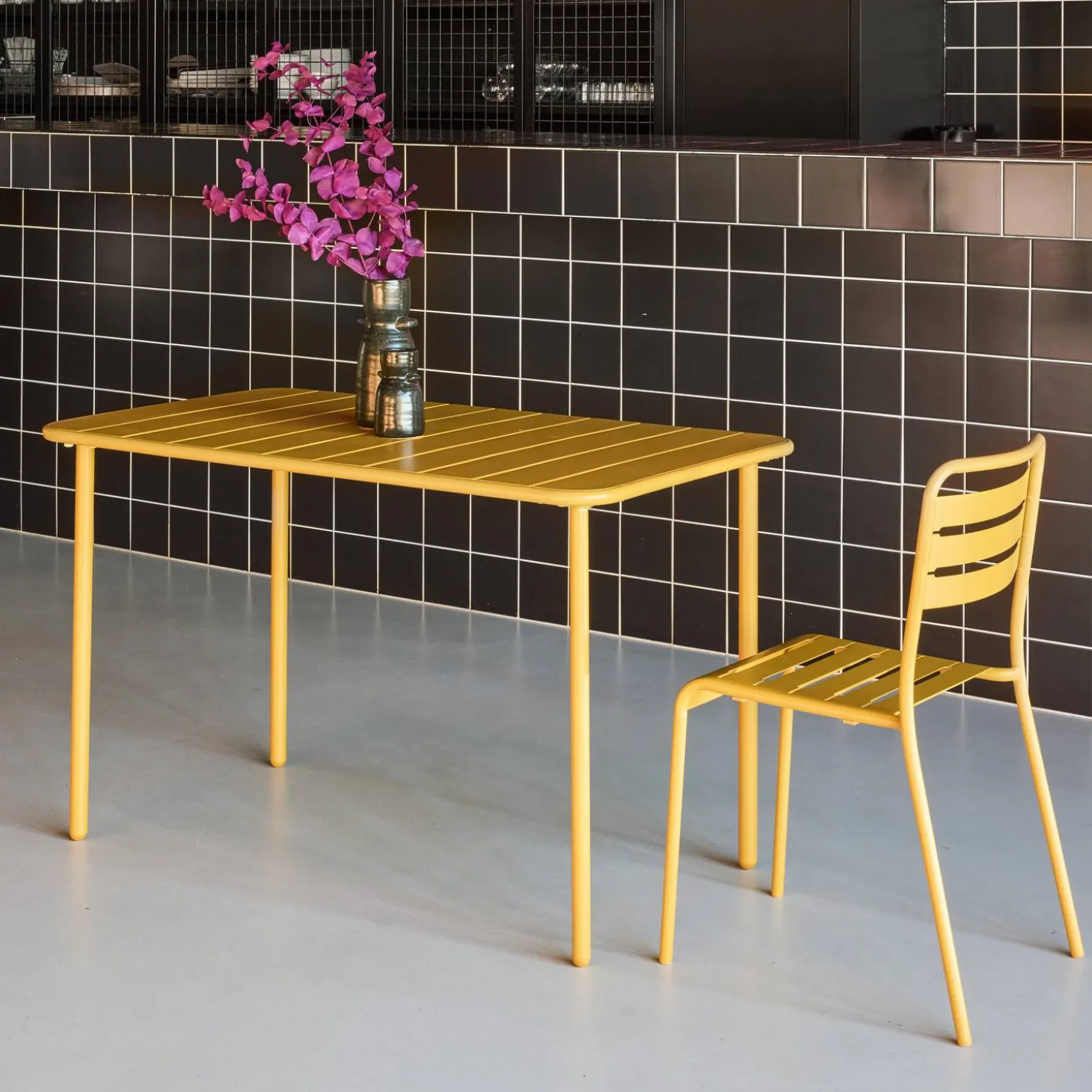 Metal garden table for 4 people