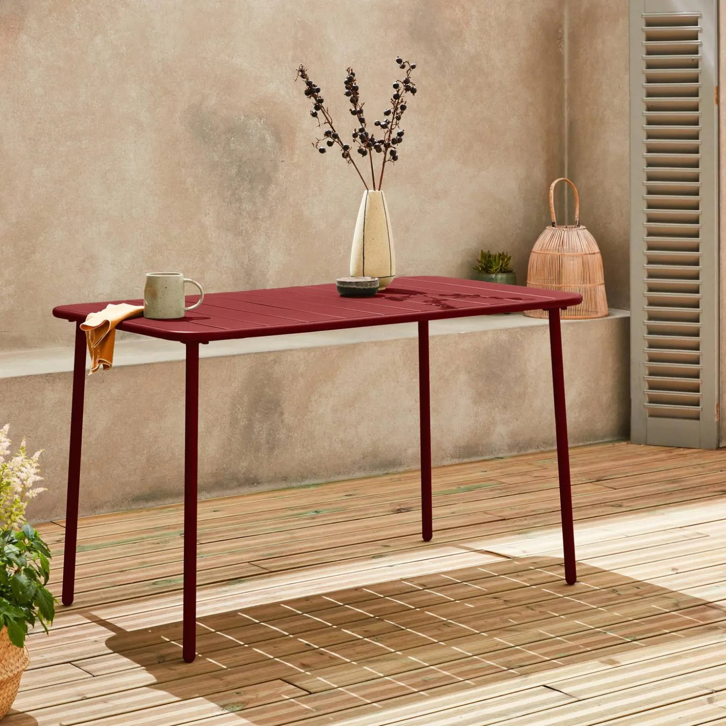 Metal garden table for 4 people