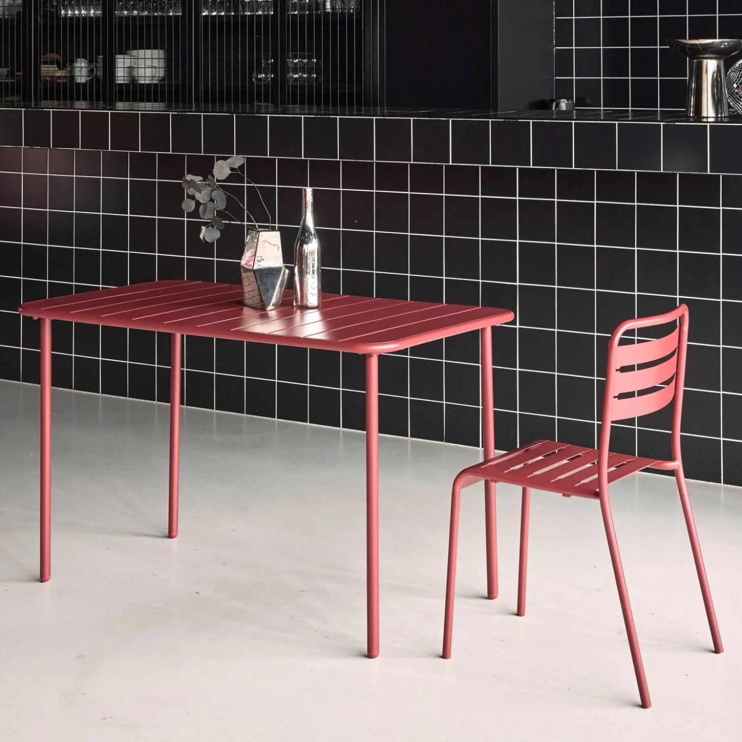 Metal garden table for 4 people