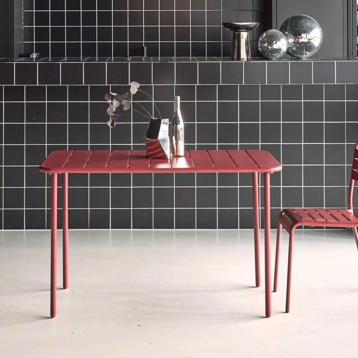 Metal garden table for 4 people