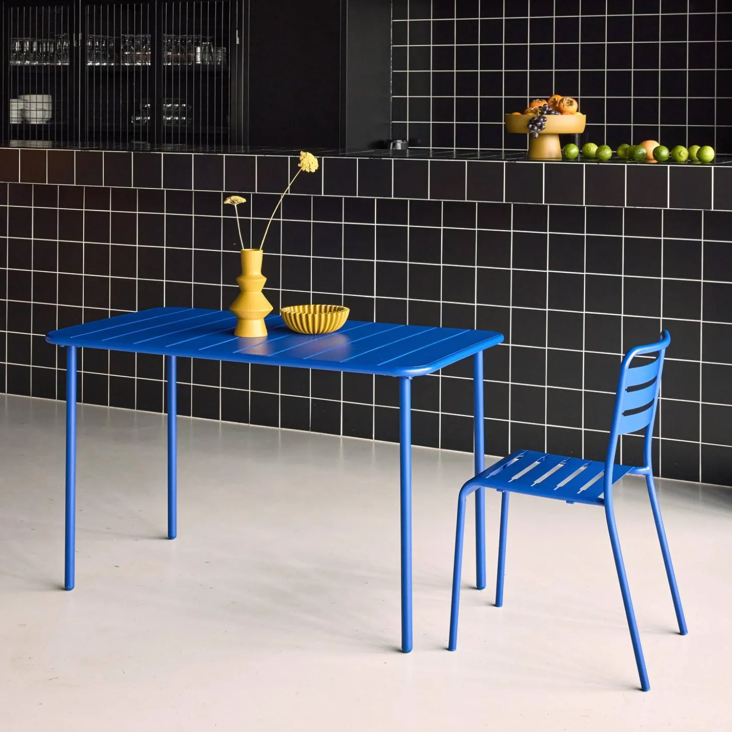 Metal garden table for 4 people