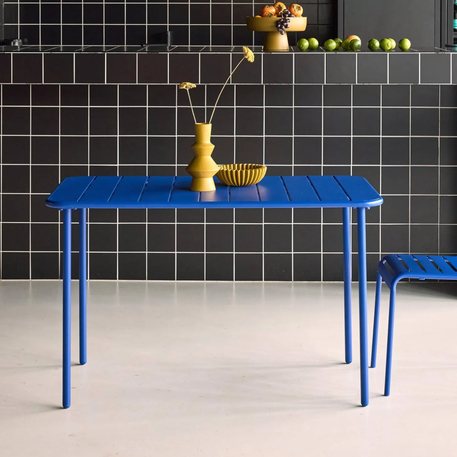 Metal garden table for 4 people