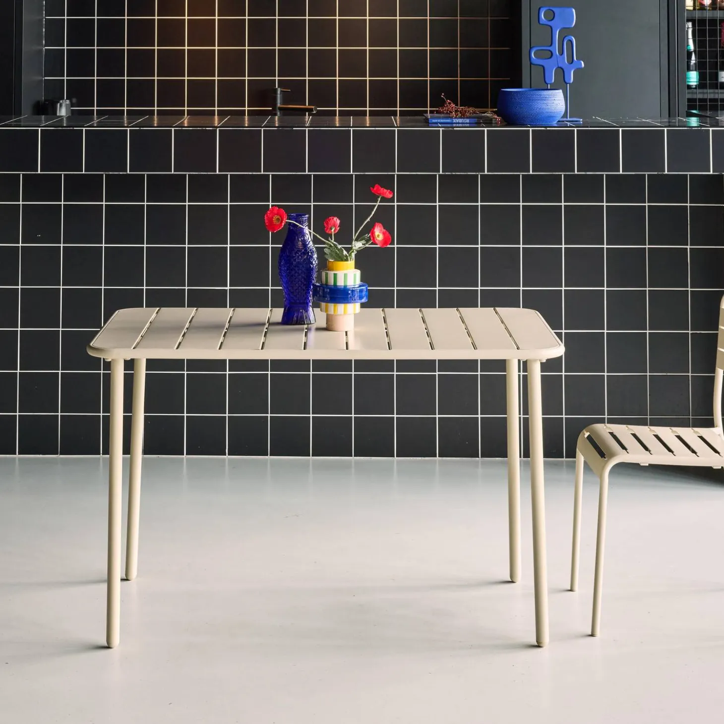 Metal garden table for 4 people