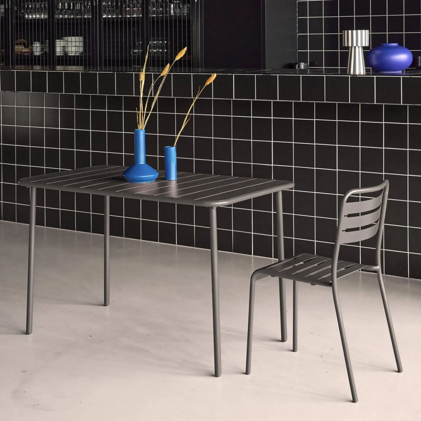 Metal garden table for 4 people
