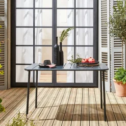 Metal garden table for 4 people