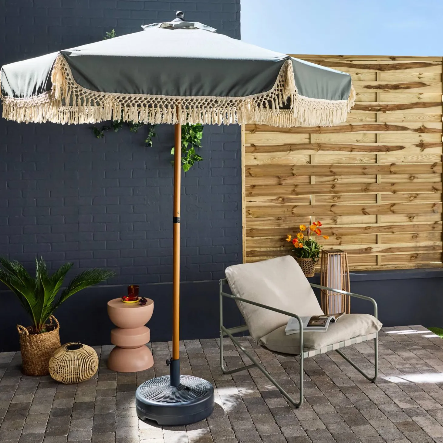 2m straight fringed steel parasol