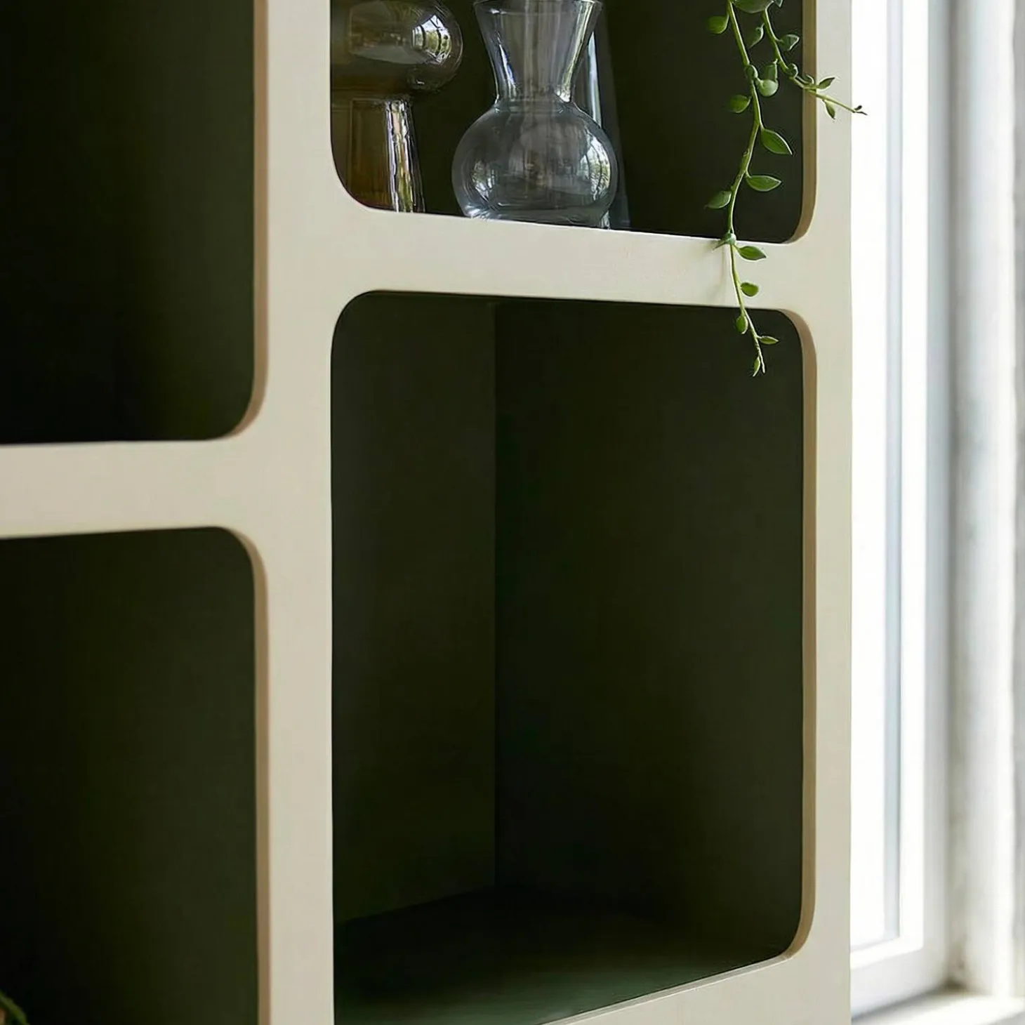 Organic bookshelf with two-tone wood decor 8 compartments