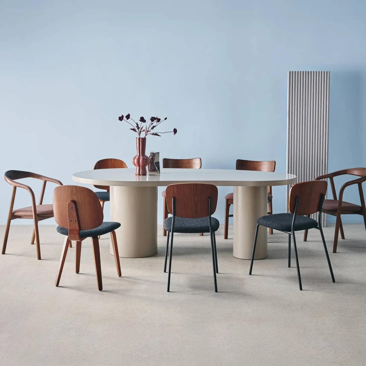 Organic dining table with rubberwood structure, seats 8