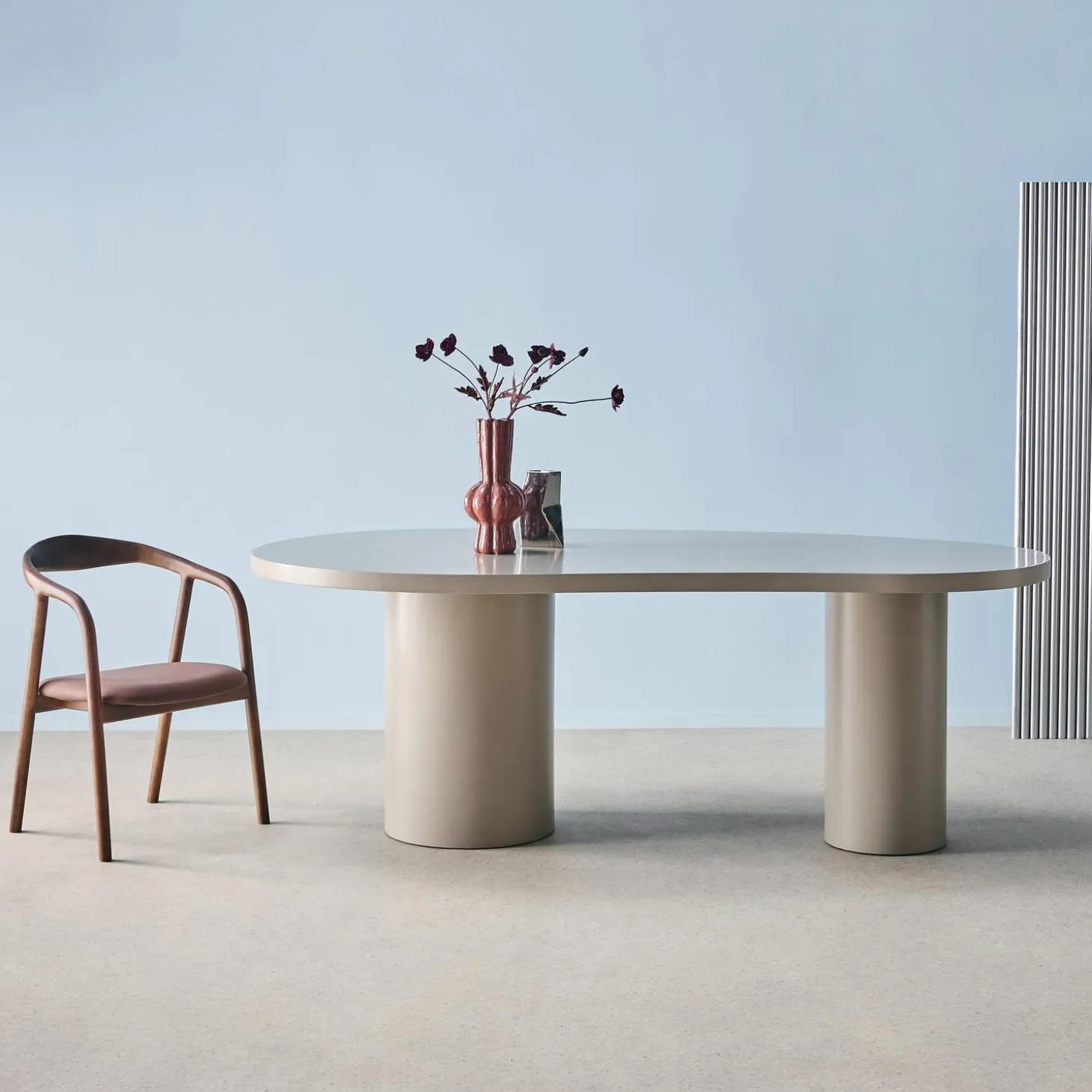 Organic dining table with rubberwood structure, seats 8