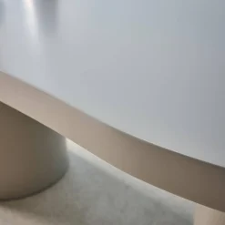 Organic dining table with rubberwood structure, seats 8
