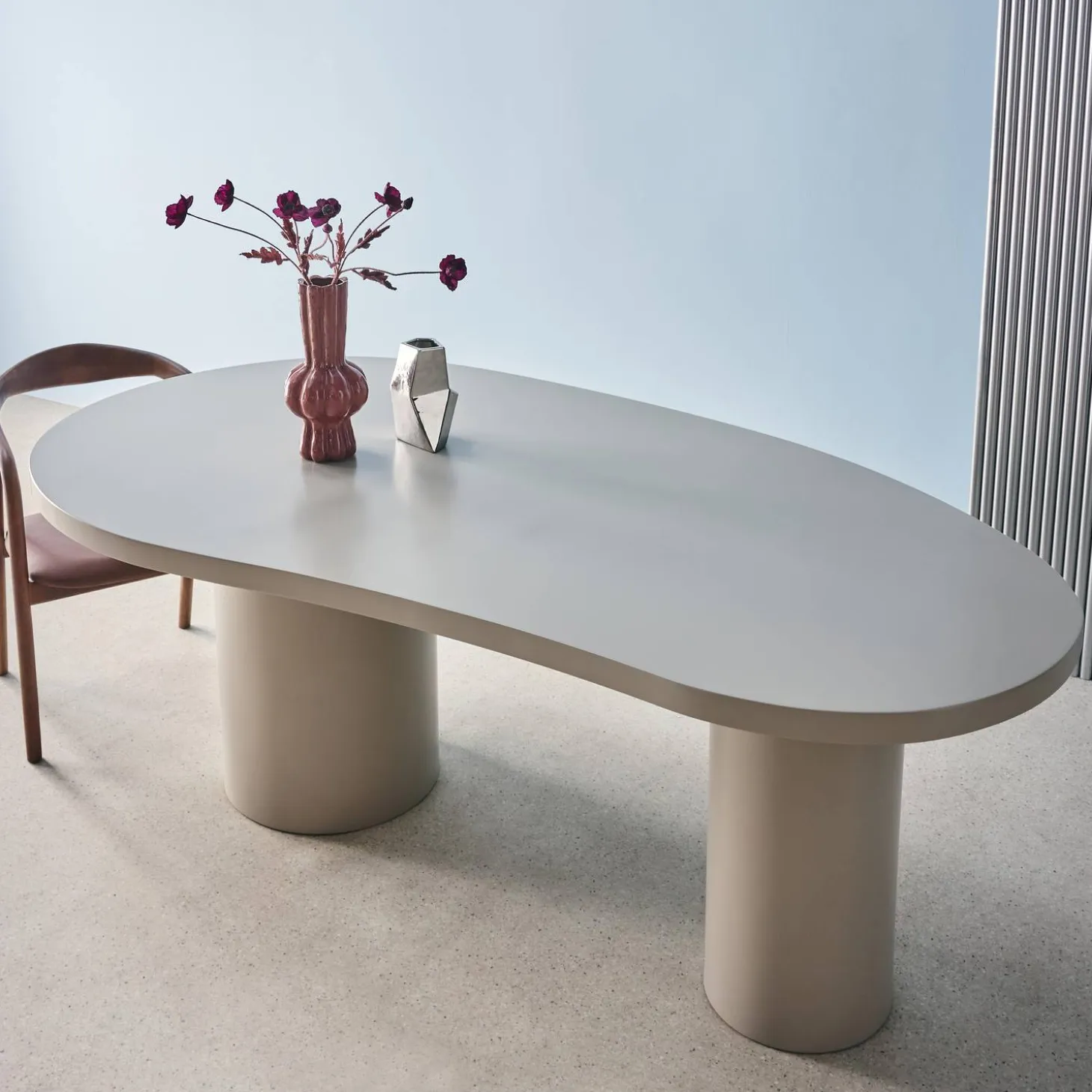 Organic dining table with rubberwood structure, seats 8