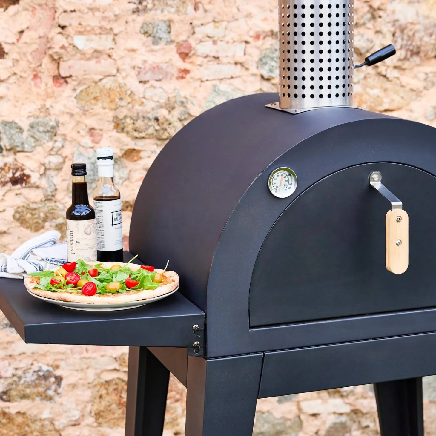 Outdoor charcoal pizza oven, pizza stone and chimney