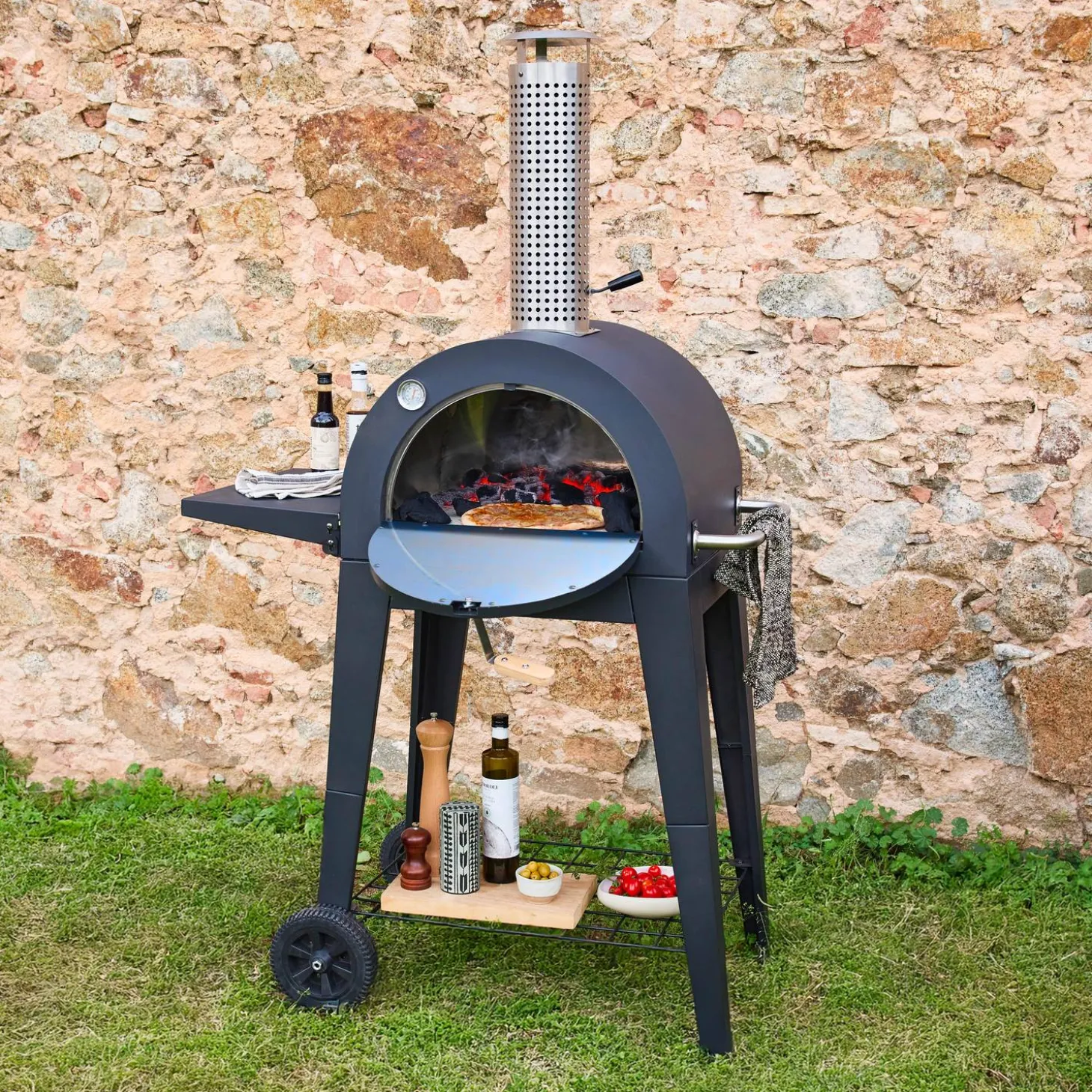 Outdoor charcoal pizza oven, pizza stone and chimney